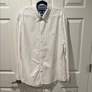 Tommy Hilfiger Men's Classic White Button-Down Shirt